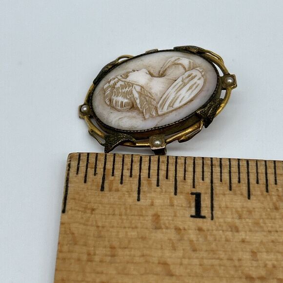 Antique GLP Carved Shell Cameo Brooch Pin Gold Tone Leaf Detail Faux Pearls - Picture 7 of 13